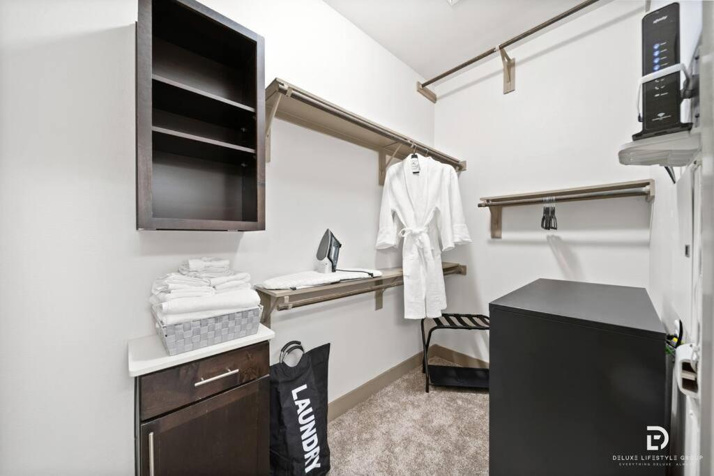 Downtown Houston Deluxe King Suite With Spa Amenities, Pool And Free Parking Exteriér fotografie