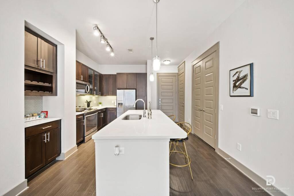 Downtown Houston Deluxe King Suite With Spa Amenities, Pool And Free Parking Exteriér fotografie