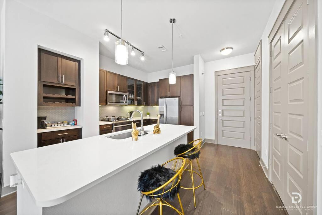 Downtown Houston Deluxe King Suite With Spa Amenities, Pool And Free Parking Exteriér fotografie