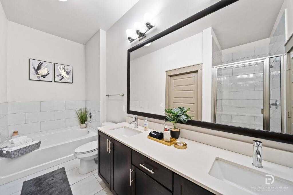 Downtown Houston Deluxe King Suite With Spa Amenities, Pool And Free Parking Exteriér fotografie